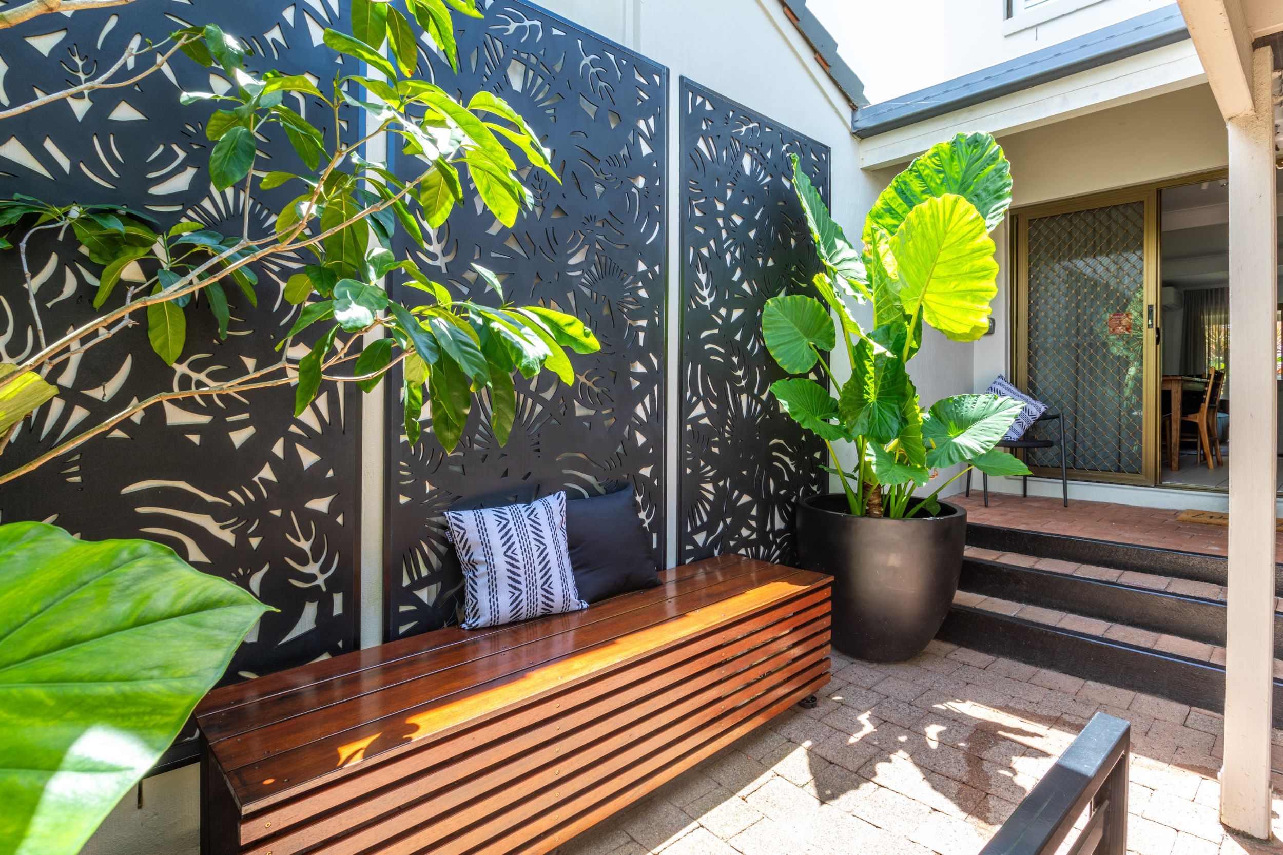 Unit 2  Central Noosa River Hideaway