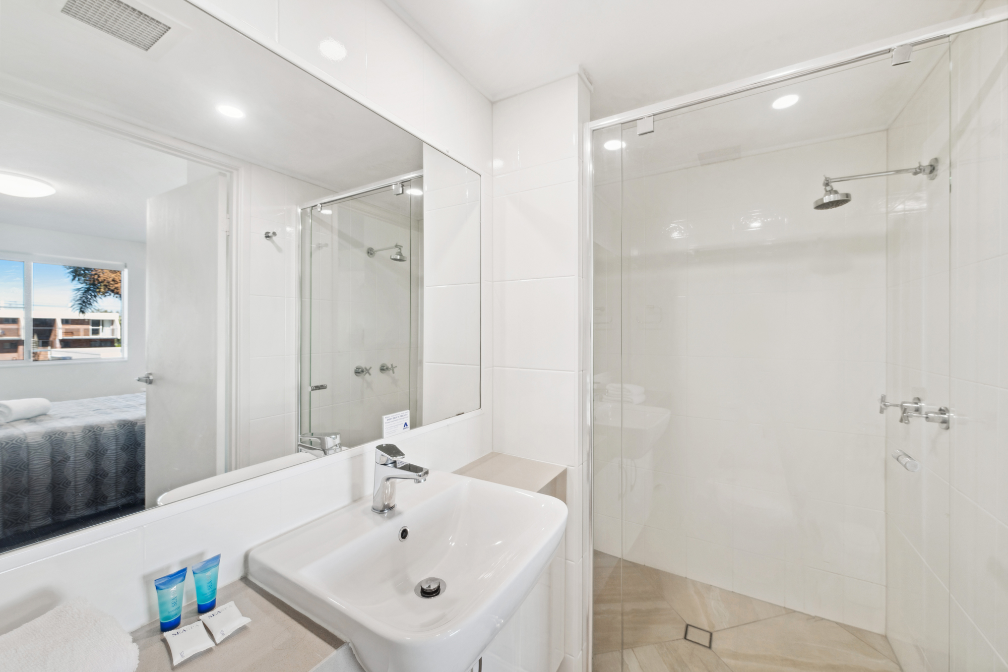 2 Bedroom Mid Floor