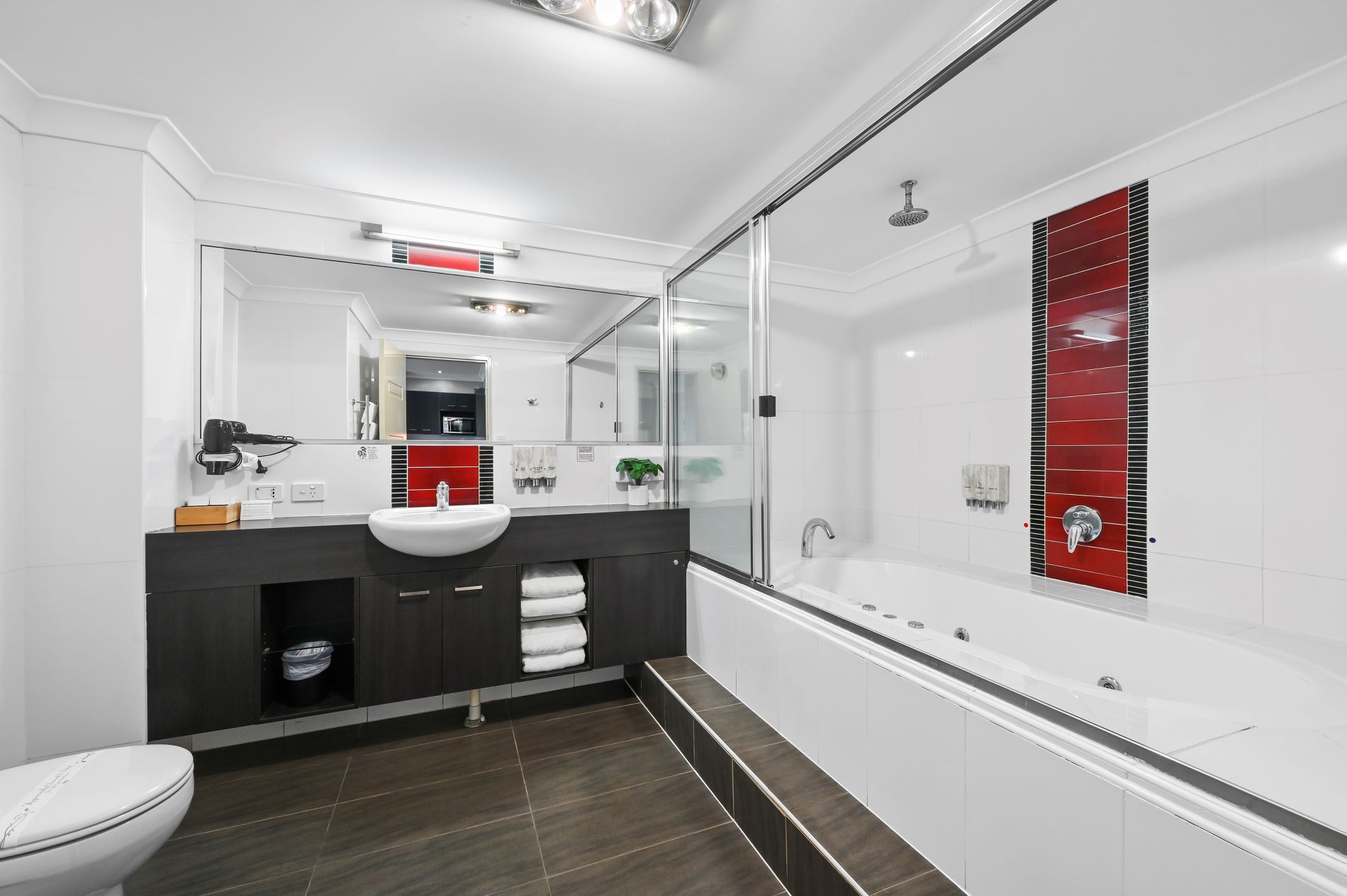 Deluxe 1 Bedroom Spa Apartment