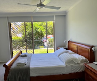2 Bedroom Courtyard and Pool View 08