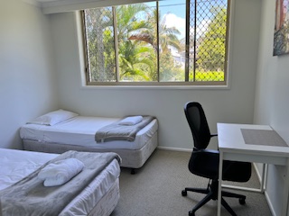 2 Bedroom Courtyard and Pool View 08