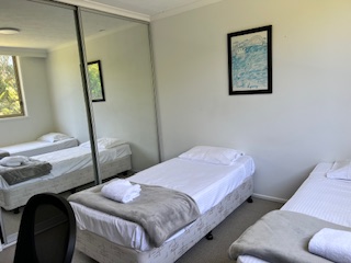 2 Bedroom Courtyard and Pool View 08