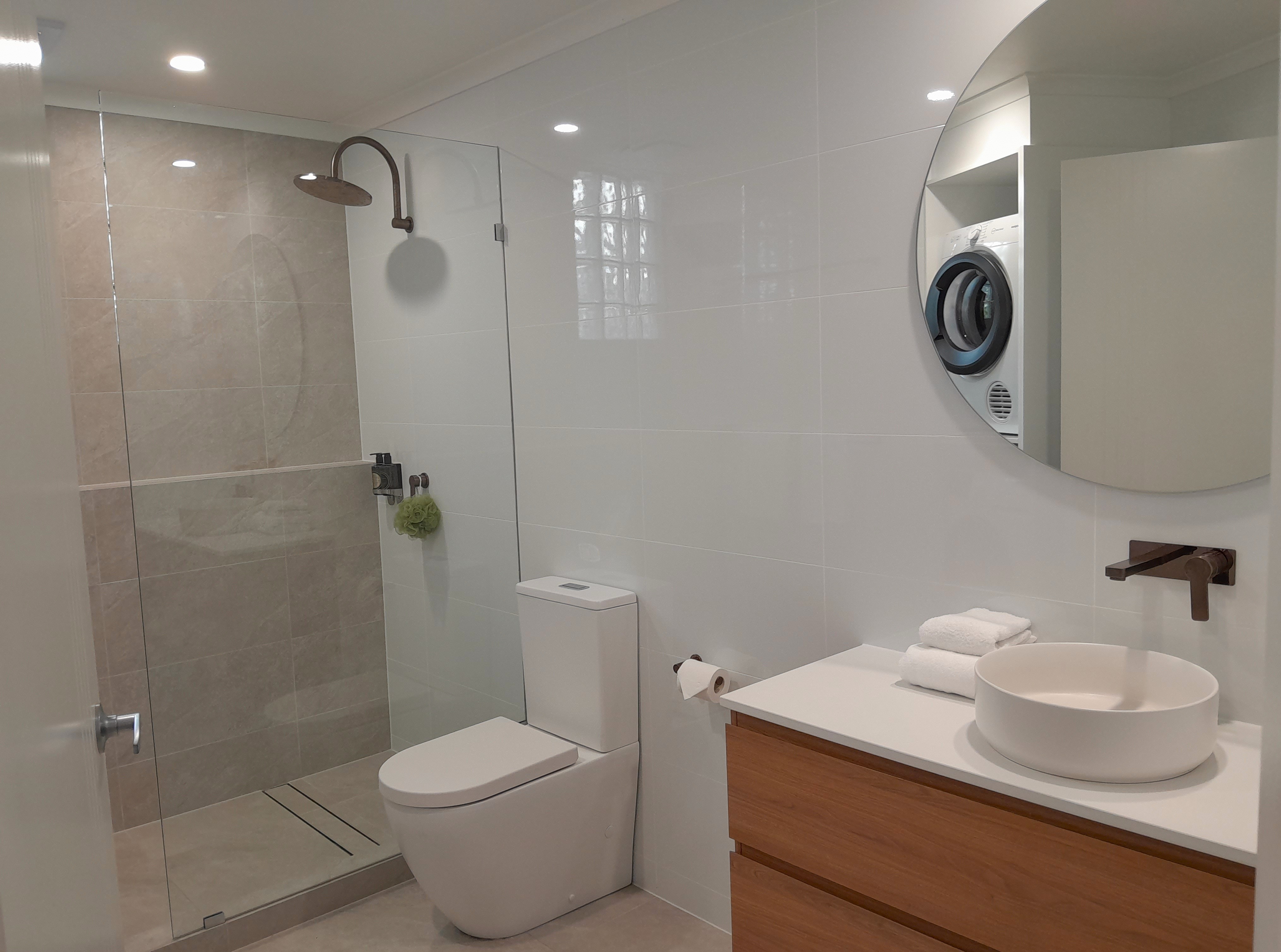 2 Bedroom LUXE Pool Deck Apartment