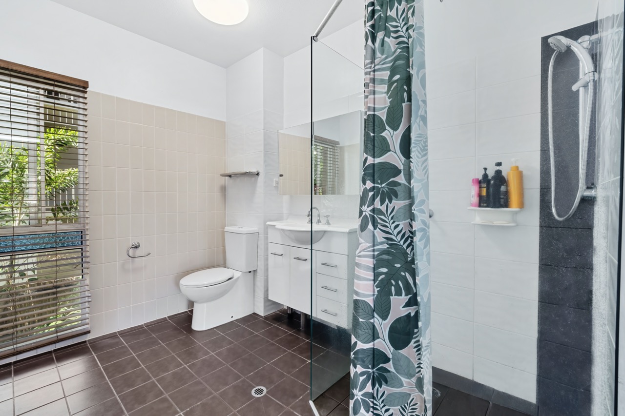 Sand Cay Beachfront Apartment 1 - 2 Bedrooms