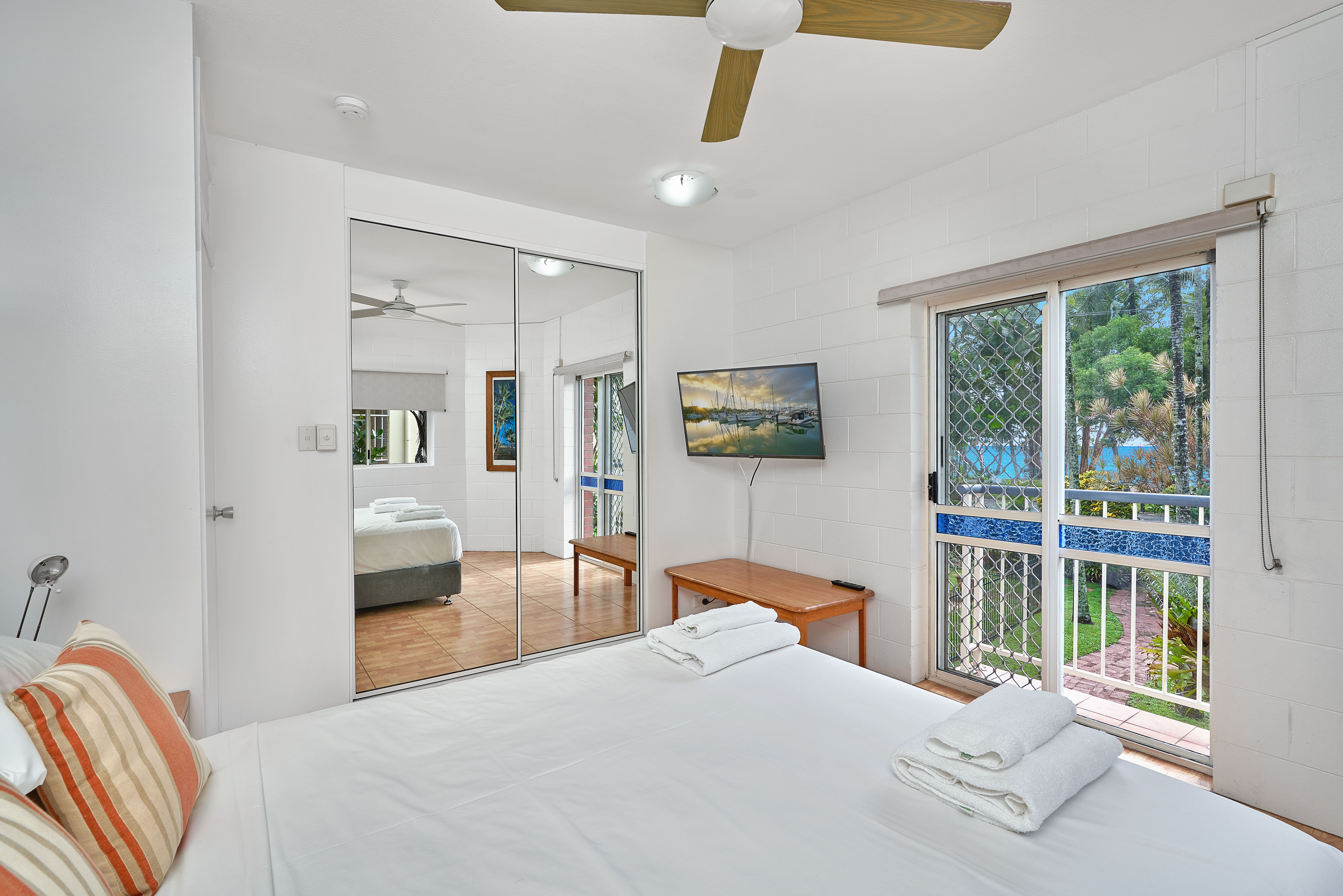 Sand Cay Beachfront Apartment 1 - 2 Bedrooms