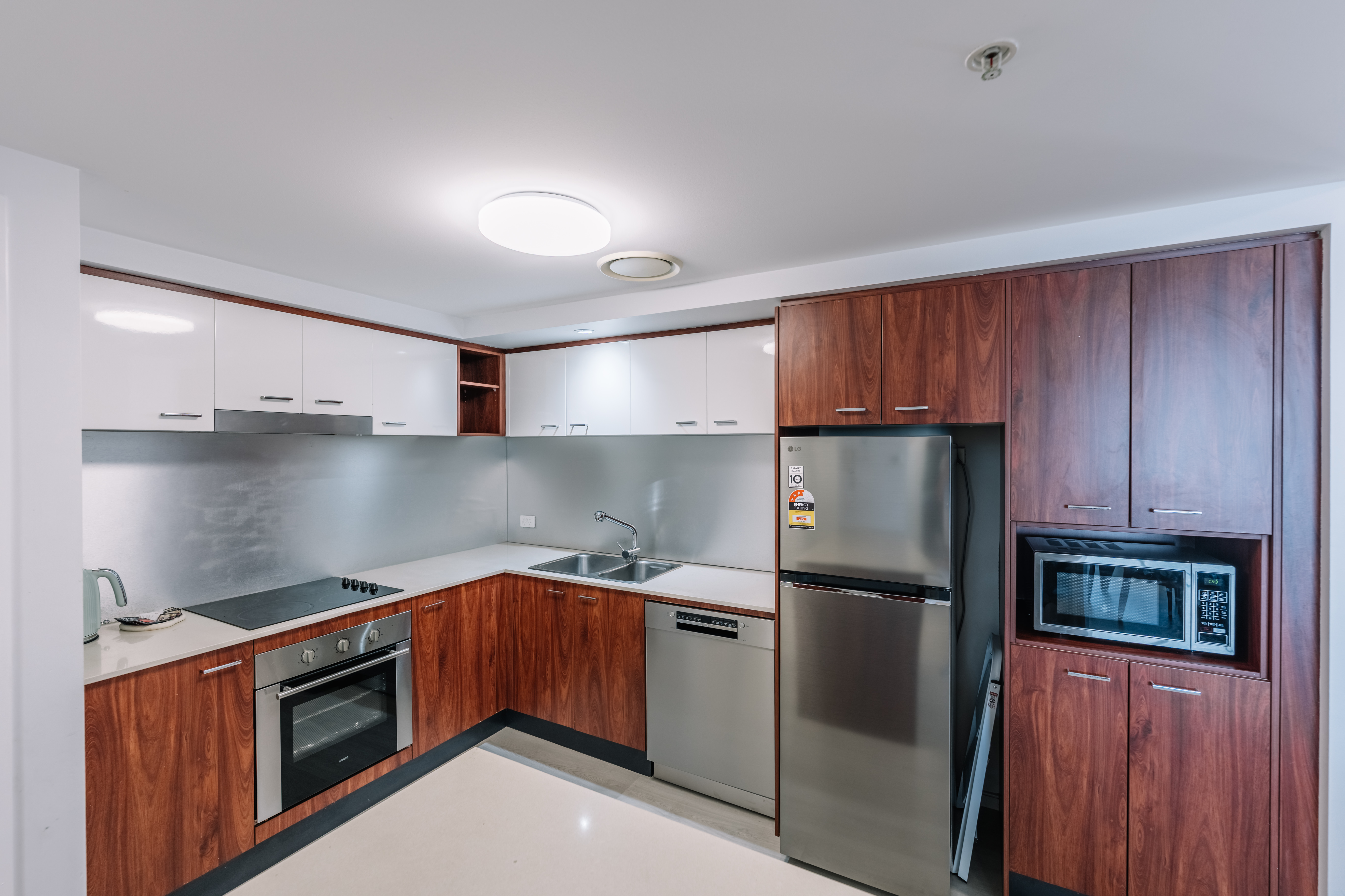Chevron Tower Ocean View Deluxe 2BR 2B 1C