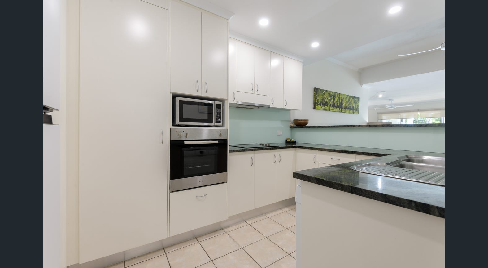 2 Bedroom Ocean View Apartment