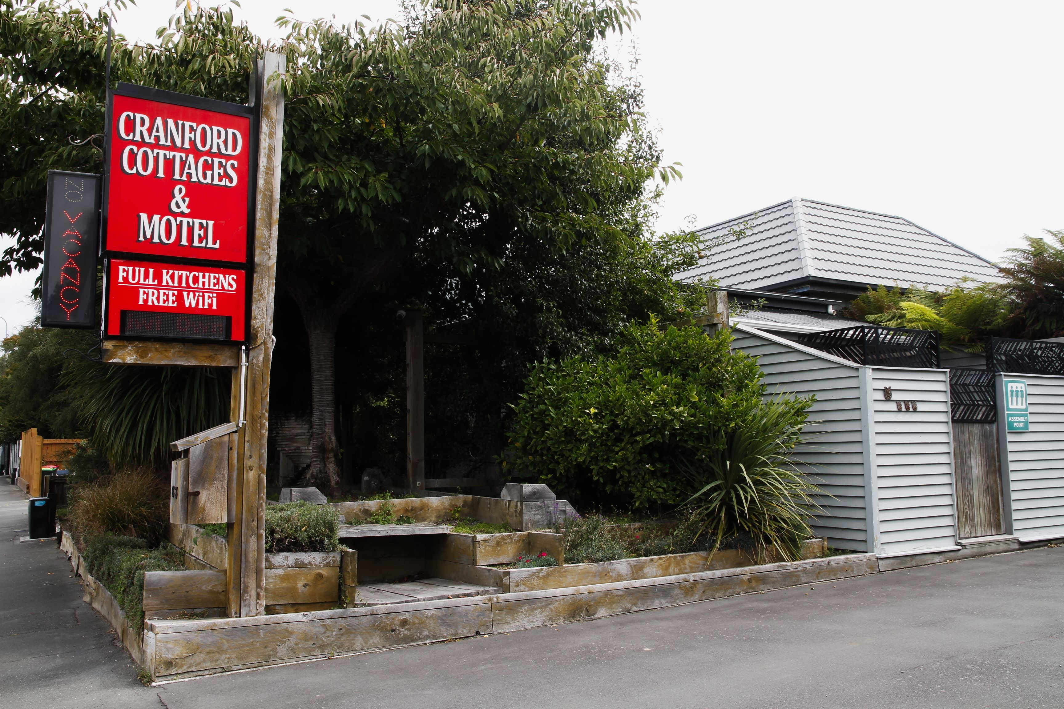 Cranford Cottages and Motel