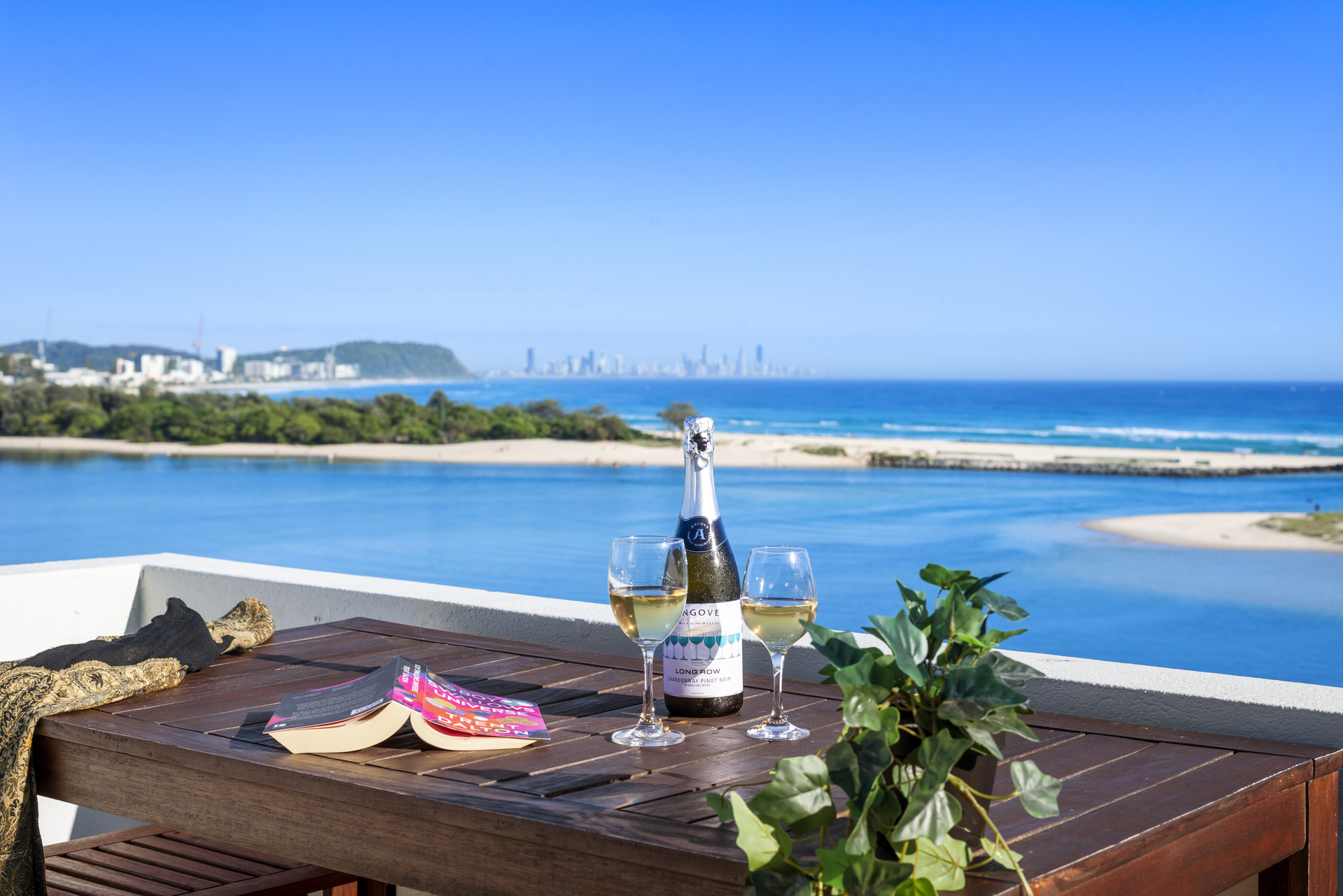 Luxury Gold Coast Apartment with Rootop Terrace