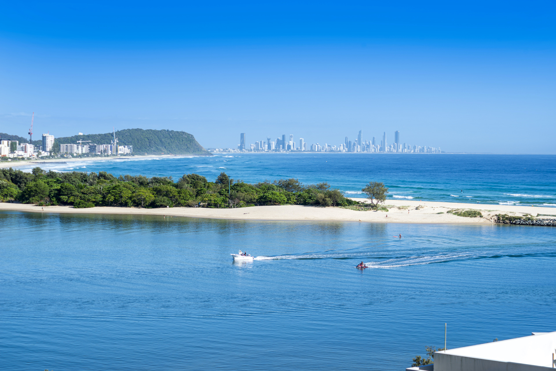 Luxury Gold Coast Apartment with Rootop Terrace