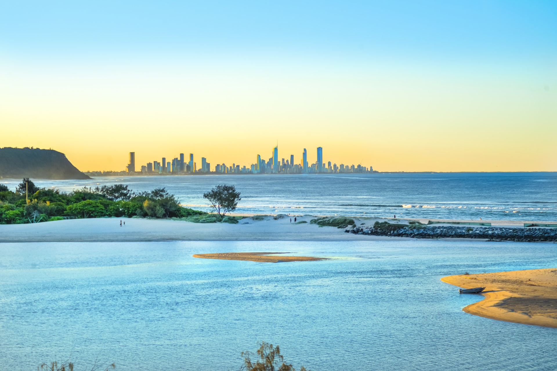 Luxury Gold Coast Apartment with Rootop Terrace