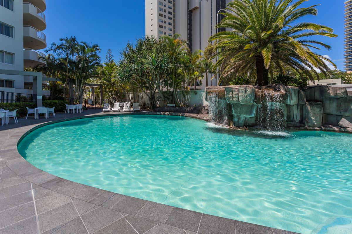 TWO BEDROOM SUITE - 1 QUEEN & 3 SINGLES