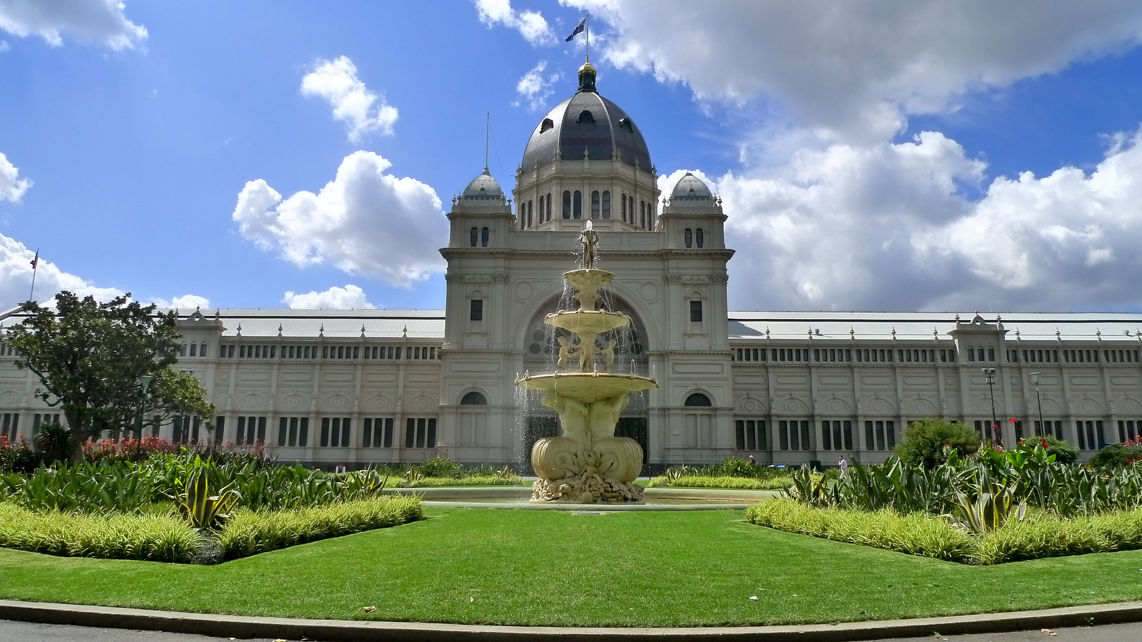 Carlton - Carlton Gardens & The Royal Exhibition Building