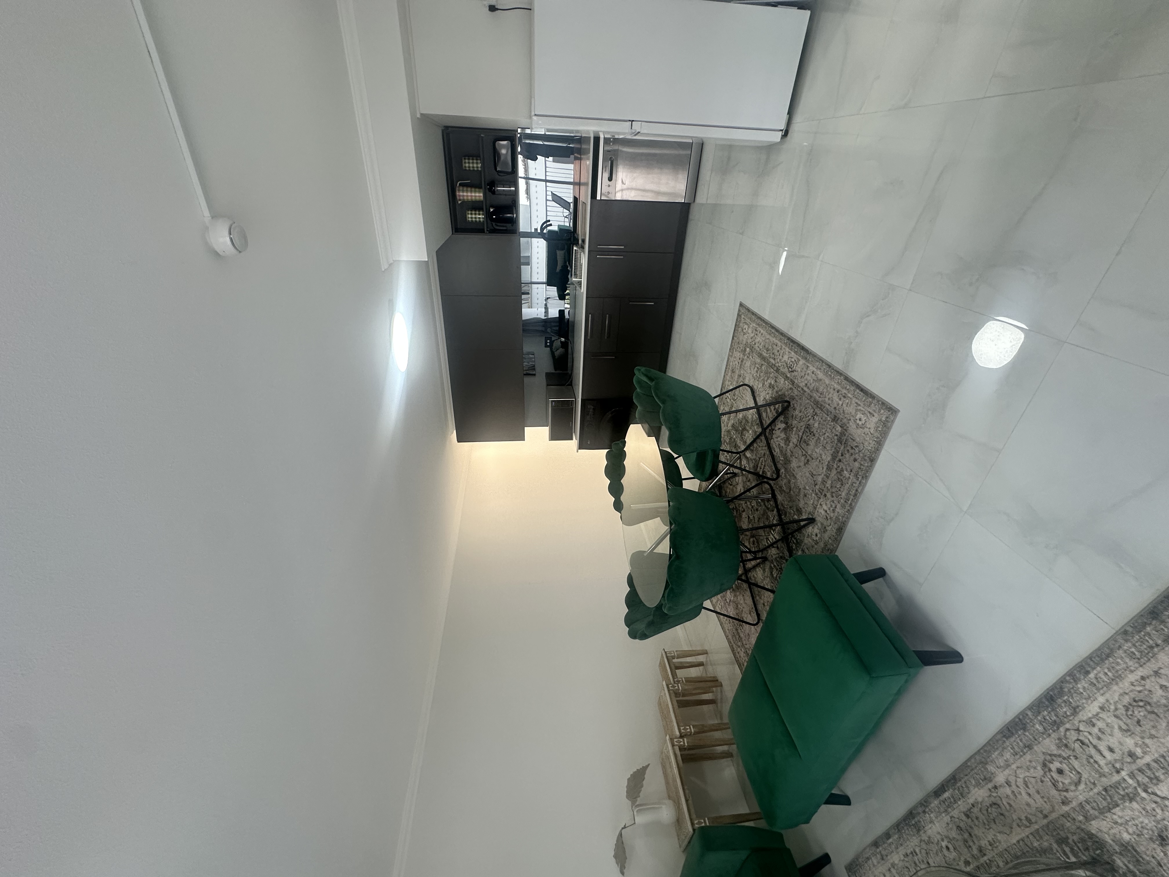 TWO BEDROOM SUITE - 1 QUEEN & 3 SINGLES