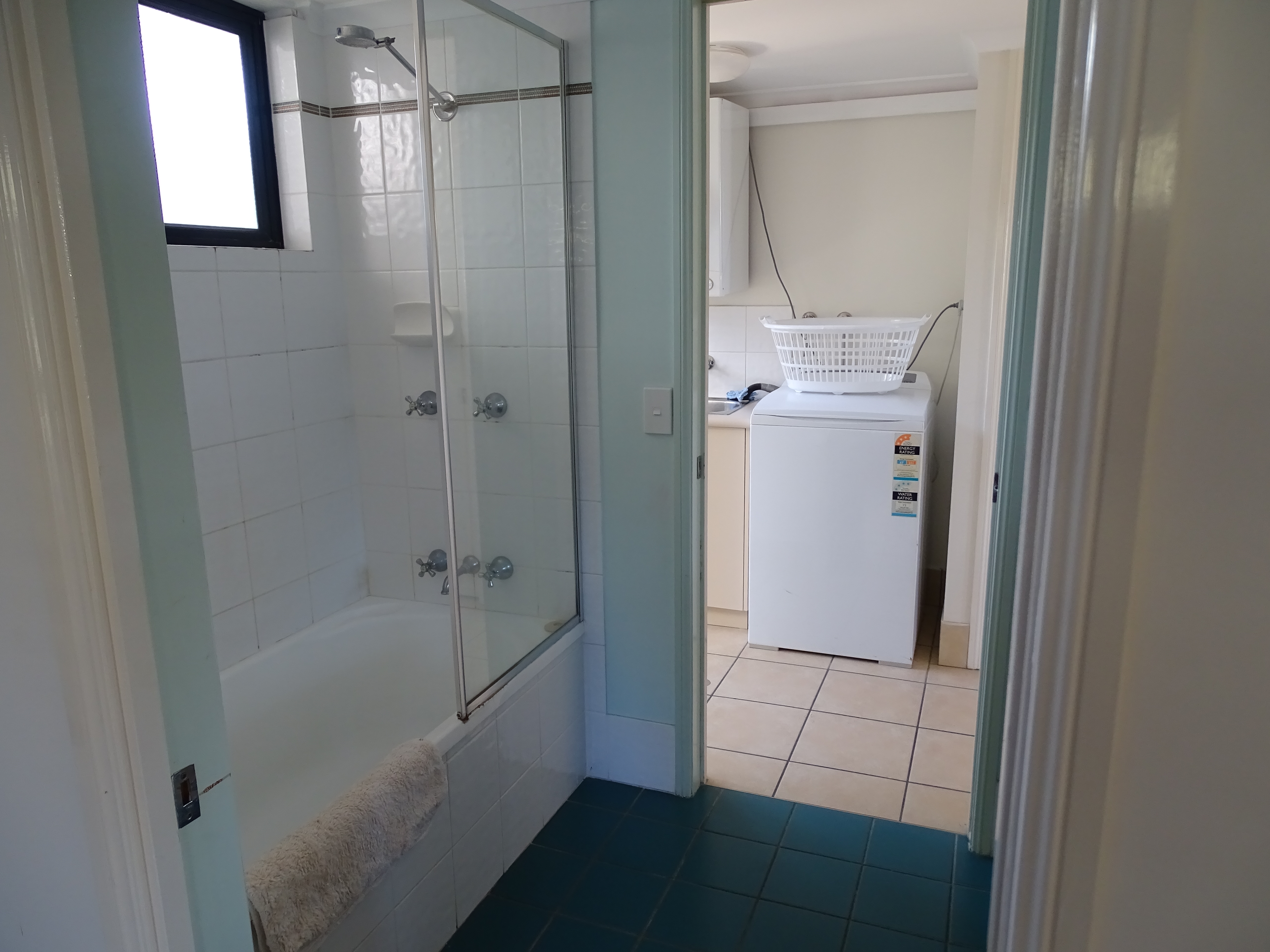 Three Bedroom @ 8th on Roseby Court