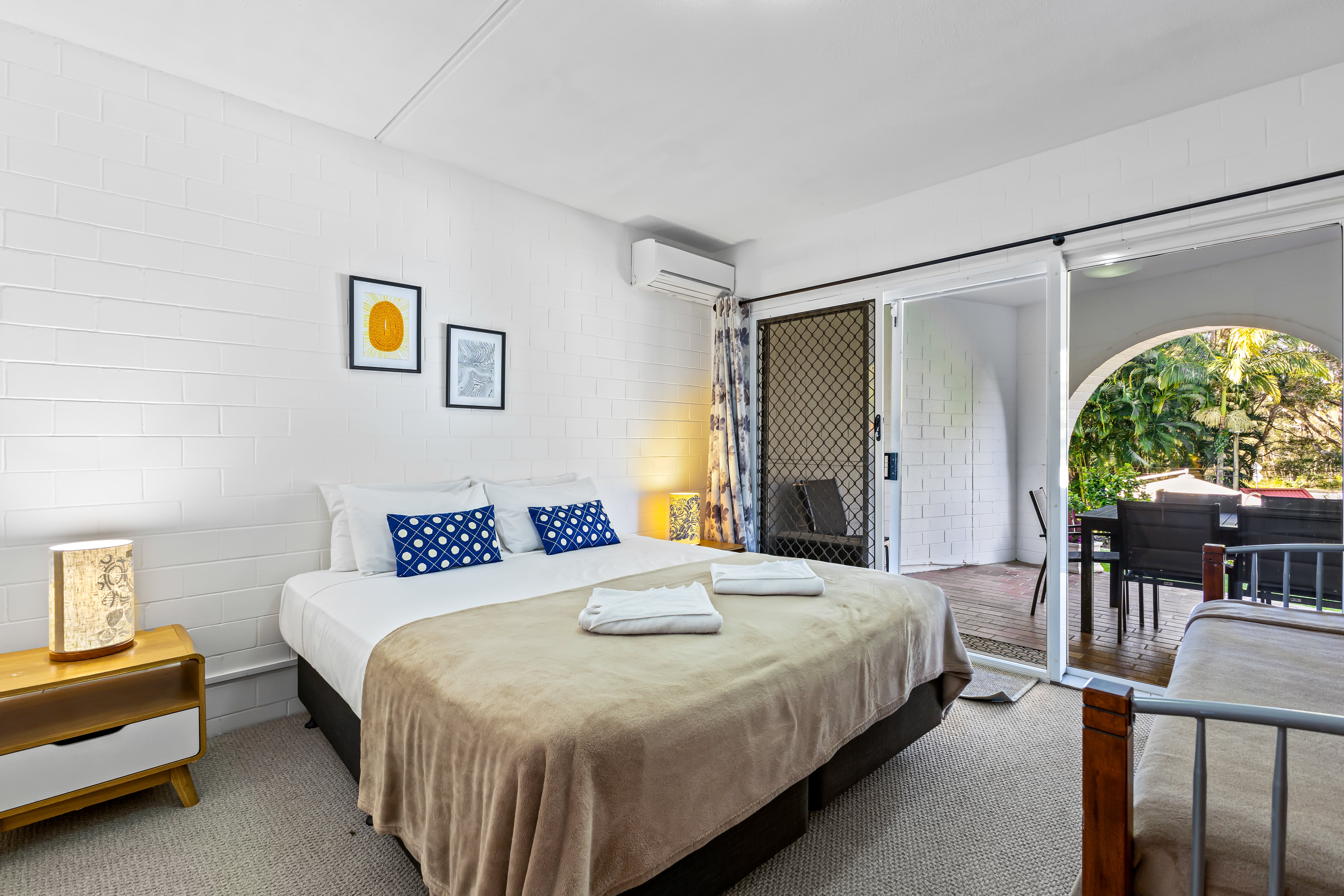 2 Bedroom Poolside