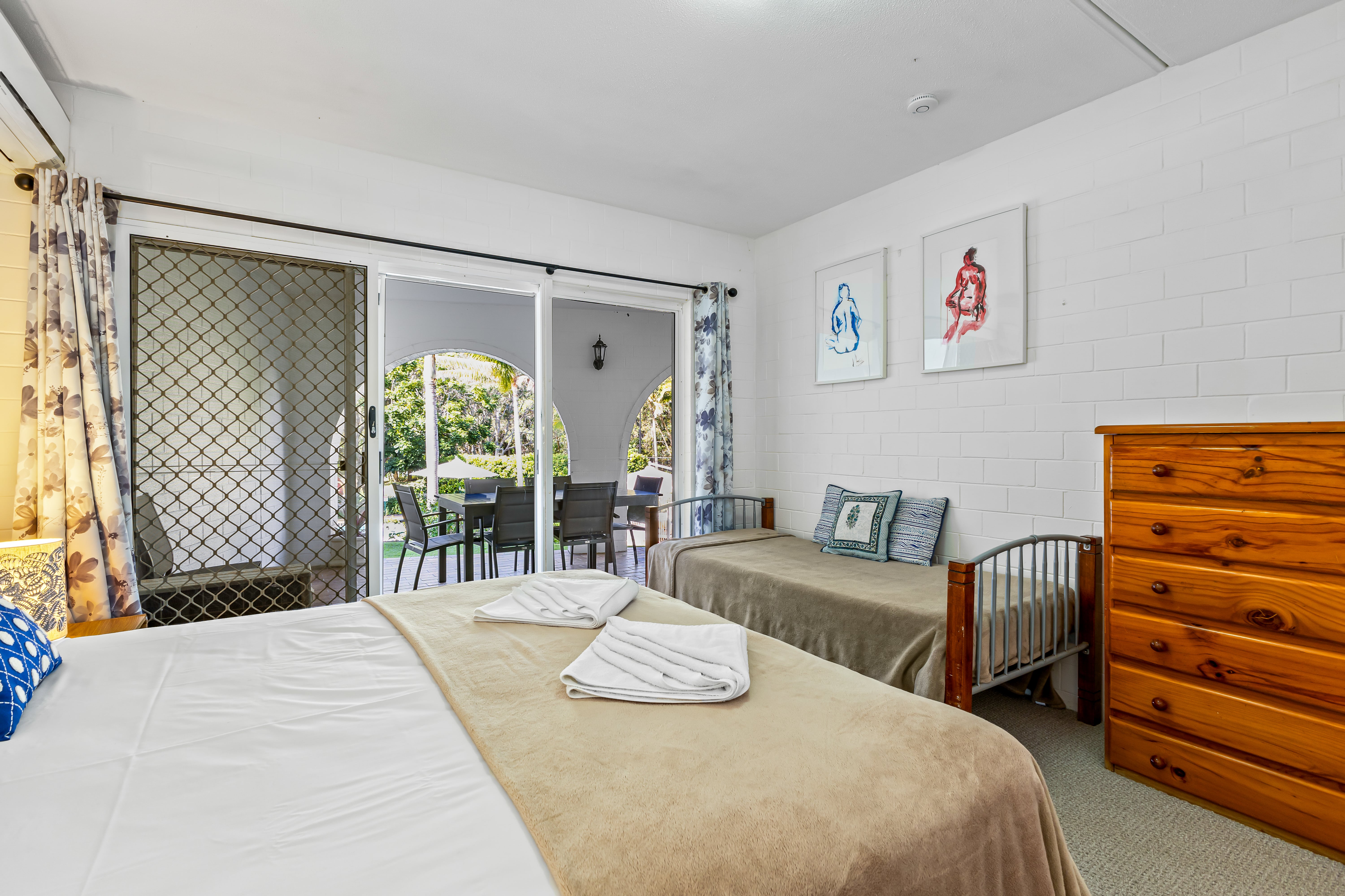 2 Bedroom Poolside