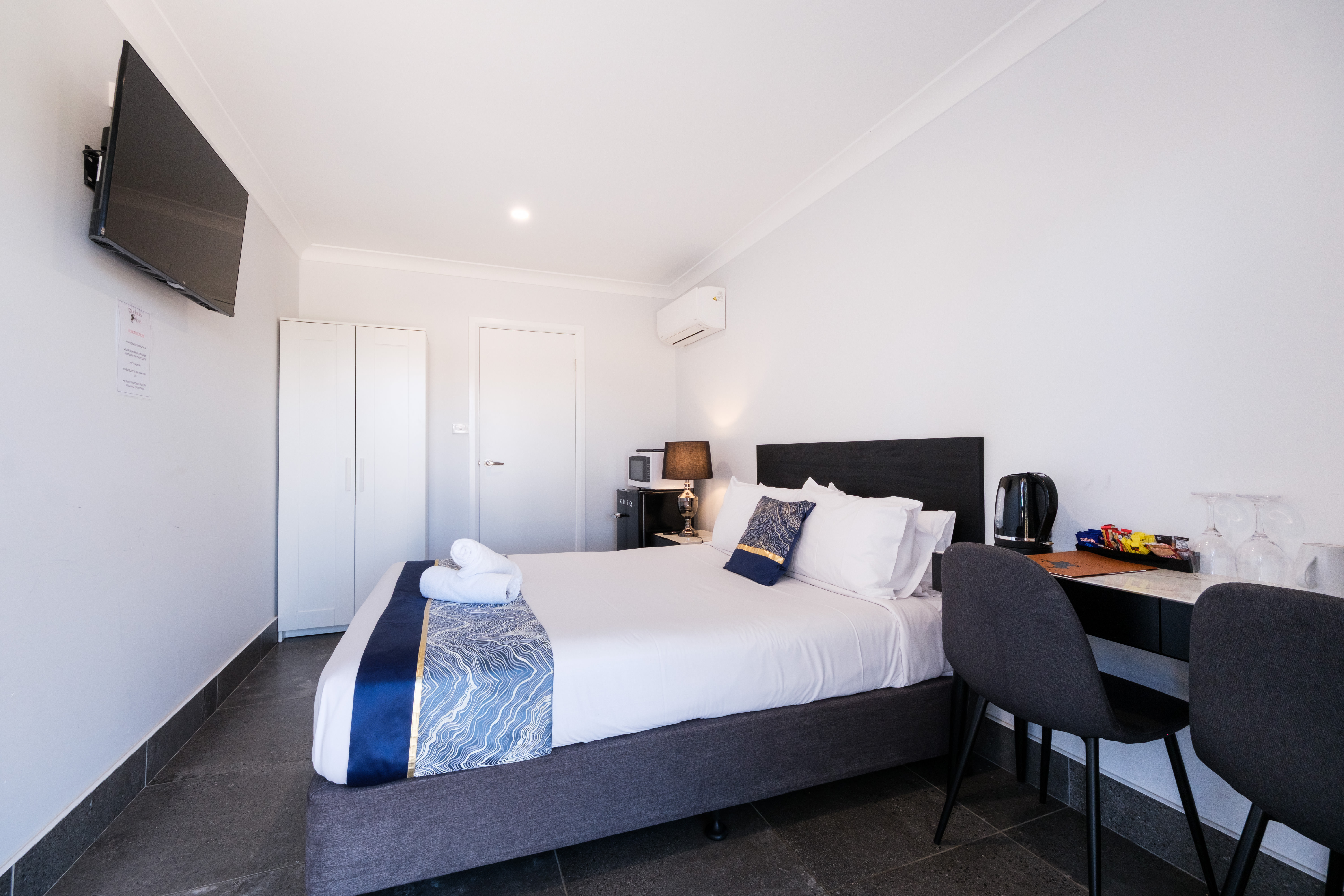 Economy Queen Room H