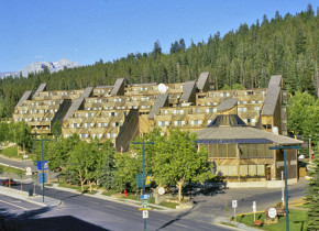 Exterior view of Inns of Banff.