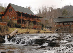 Exterior view of Fireside Chalets & Cabin Rentals.