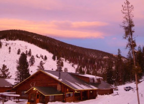 Exterior view of 320 Guest Ranch.
