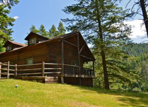 Cabin exterior at Red Horse Mountain Ranch.