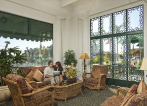 The lobby at Glorietta Bay Inn.