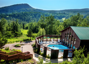 Exterior view of Eagle Ridge at Lutsen Mountains.