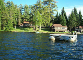 Exterior view of Evergreen Lodge.