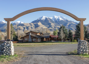 Exterior view of 7 Point Ranch.