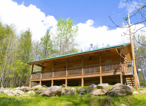 Rental exterior at Cobbly Nob Rentals.