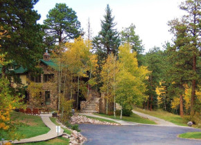 Exterior view of Meadow Creek Lodge and Event Center.