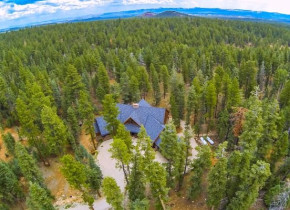 Cabin exterior at Family Time Vacation Rentals.