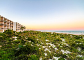 Exterior view of Beacher's Lodge Oceanfront Suites.