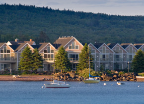 Exterior view of Grand Marais Hotel Company.