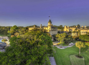Exterior view of Jekyll Island Club Hotel.