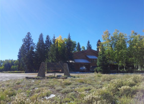 Exterior view of Arrowhead Mountain Lodge.