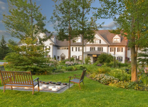 Exterior view of Essex Resort & Spa.