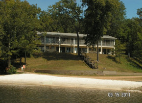 Exterior view of Kentucky Beach Resort.