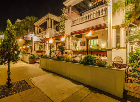 Exterior view of Casablanca Inn.