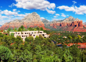 Exterior view of Inn of Sedona.