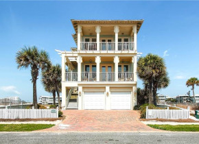 Rental exterior view of Holiday Isle Properties.