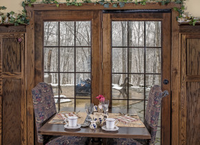 Dining at Glenlaurel Scottish Inn & Cottages.