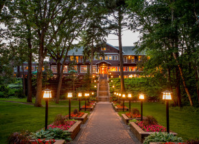 Exterior view of Grand View Lodge.