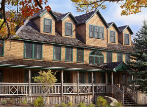 Exterior view of Hotel Mountain Brook.