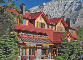 Exterior view of Banff Ptarmigan Inn.