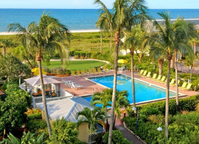 Outdoor pool at The Inns of Sanibel.