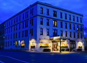 Hotel exterior at Penn Wells Hotel & Lodge.