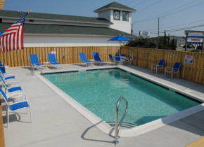 Swimming pool at Outer Banks Inn.