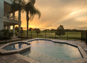 Rental outdoor pool at Vacome.